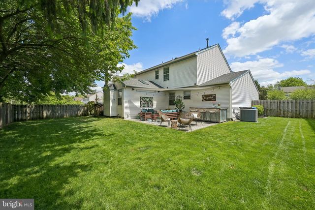 11 AMBERFIELD DR, Delran, NJ 08075