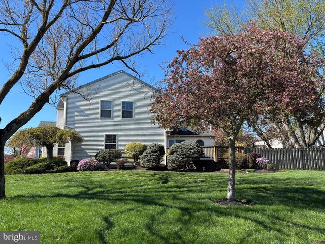 11 AMBERFIELD DR, Delran, NJ 08075