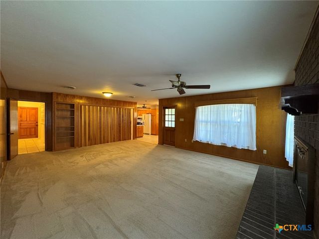 1464 Robin Lane, Seguin, TX 78155