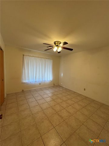 1464 Robin Lane, Seguin, TX 78155