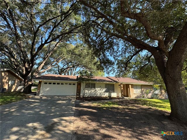 1464 Robin Lane, Seguin, TX 78155