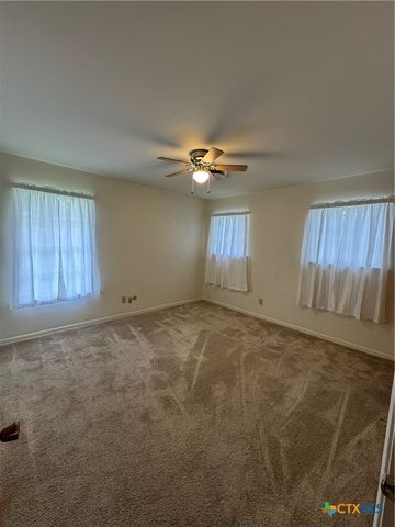 1464 Robin Lane, Seguin, TX 78155