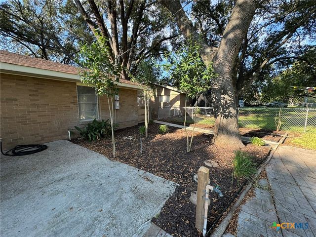 1464 Robin Lane, Seguin, TX 78155