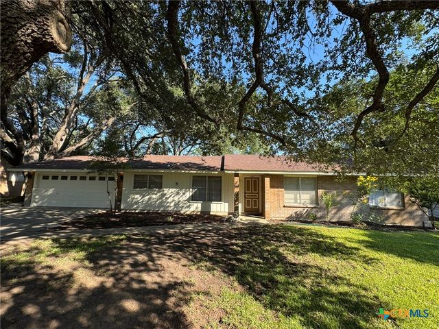1464 Robin Lane, Seguin, TX 78155