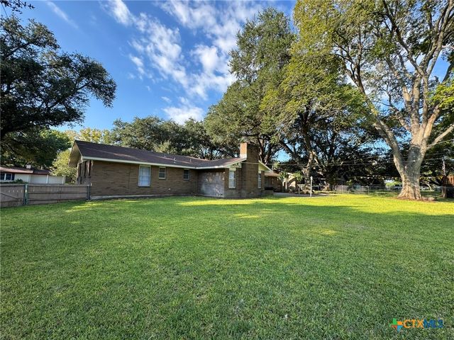 1464 Robin Lane, Seguin, TX 78155