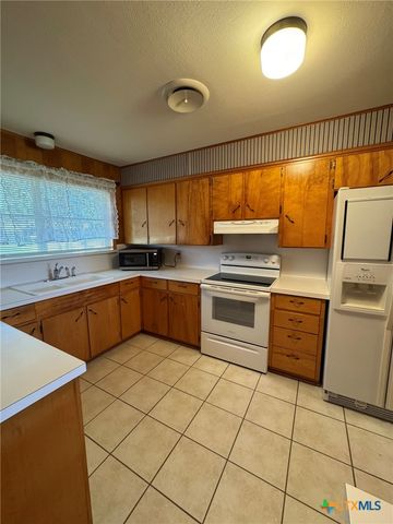 1464 Robin Lane, Seguin, TX 78155