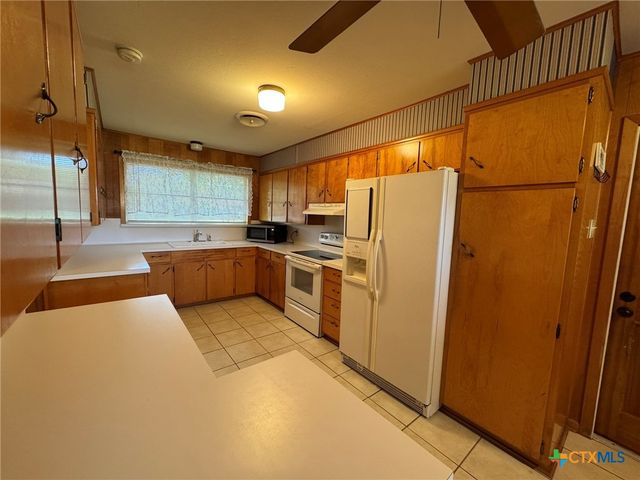 1464 Robin Lane, Seguin, TX 78155