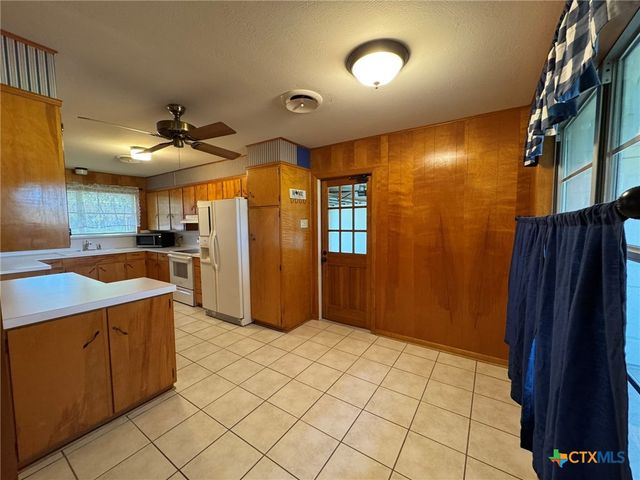 1464 Robin Lane, Seguin, TX 78155