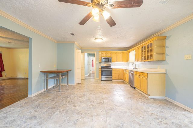 10061 Trailway Drive, Montgomery, TX 77316