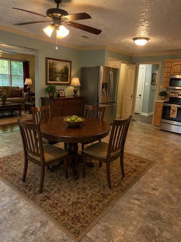 10061 Trailway Drive, Montgomery, TX 77316