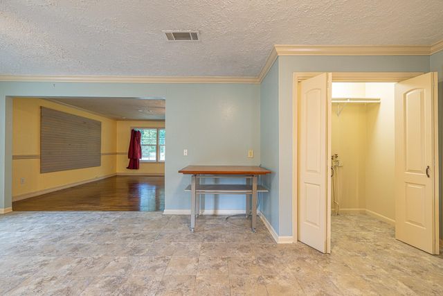 10061 Trailway Drive, Montgomery, TX 77316