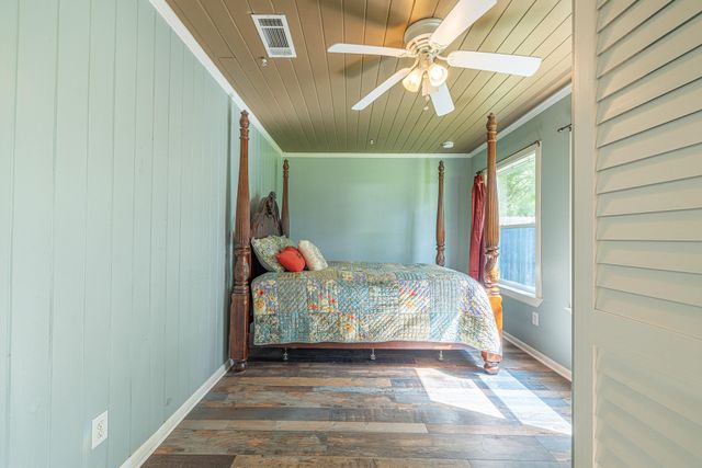 10061 Trailway Drive, Montgomery, TX 77316