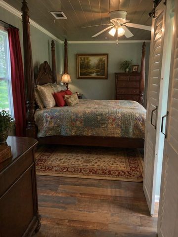 10061 Trailway Drive, Montgomery, TX 77316