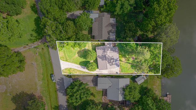 10061 Trailway Drive, Montgomery, TX 77316