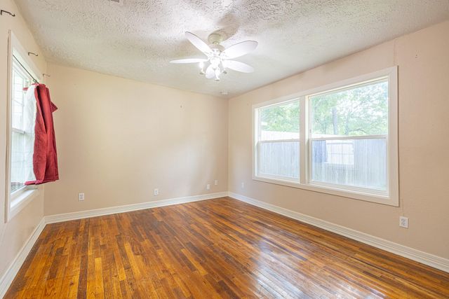 10061 Trailway Drive, Montgomery, TX 77316