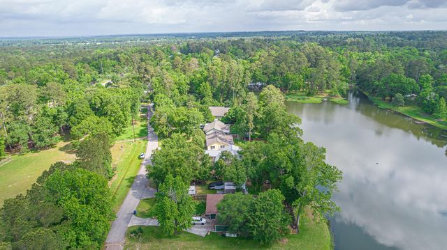 10061 Trailway Drive, Montgomery, TX 77316