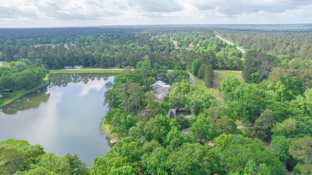 10061 Trailway Drive, Montgomery, TX 77316