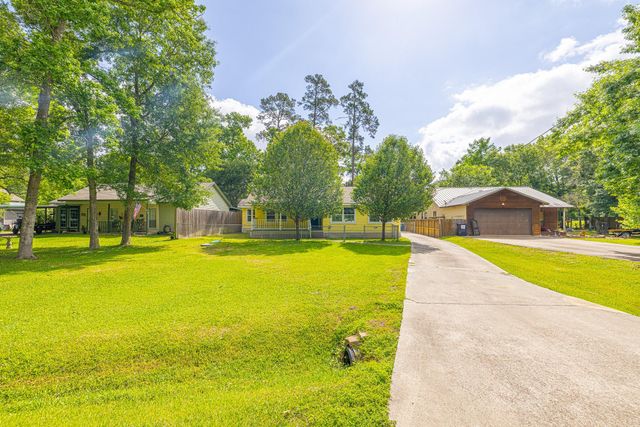 10061 Trailway Drive, Montgomery, TX 77316