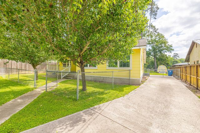 10061 Trailway Drive, Montgomery, TX 77316