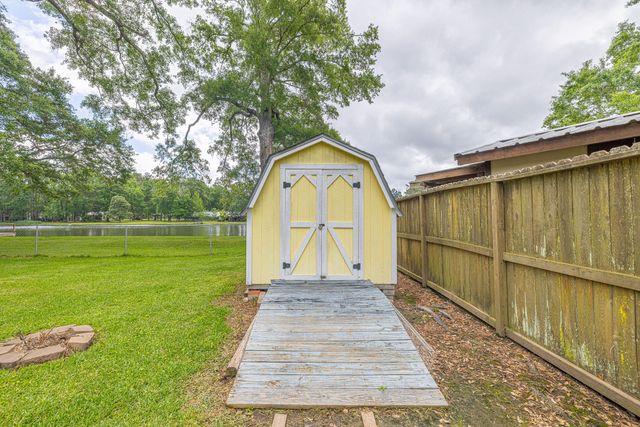 10061 Trailway Drive, Montgomery, TX 77316