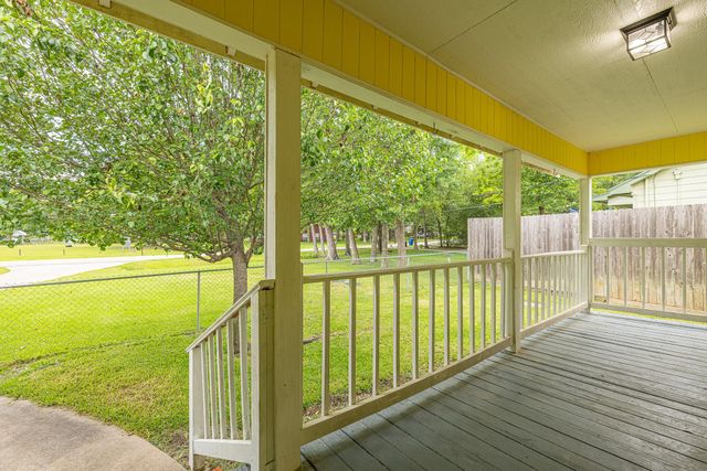 10061 Trailway Drive, Montgomery, TX 77316