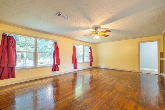 10061 Trailway Drive, Montgomery, TX 77316