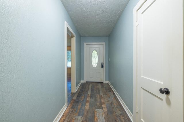 10061 Trailway Drive, Montgomery, TX 77316