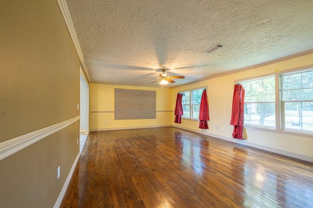 10061 Trailway Drive, Montgomery, TX 77316