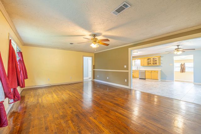 10061 Trailway Drive, Montgomery, TX 77316