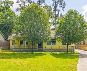 10061 Trailway Drive, Montgomery, TX 77316