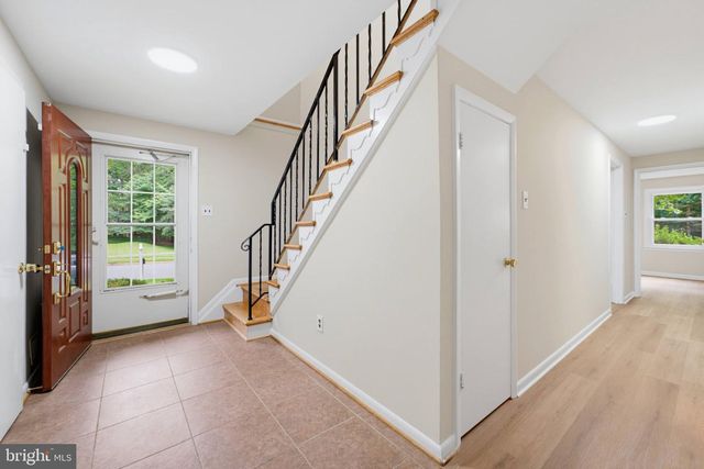 7235 HADLOW DR, Springfield, VA 22152