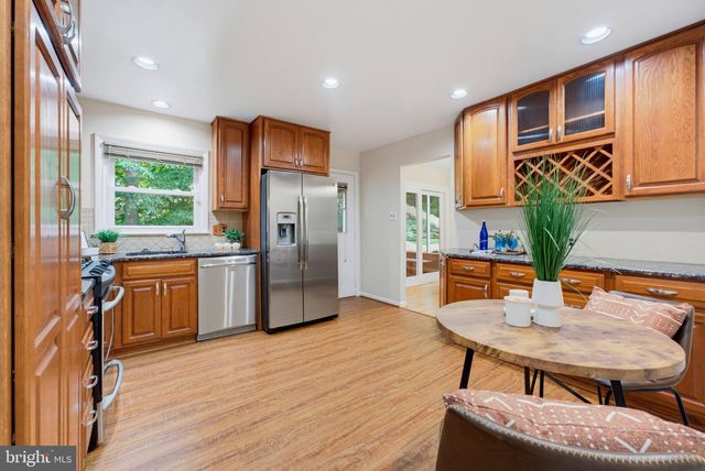 7235 HADLOW DR, Springfield, VA 22152