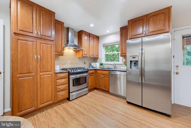 7235 HADLOW DR, Springfield, VA 22152