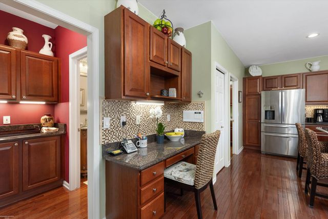 559 Bedlington Drive, Rochester Hills, MI 48307