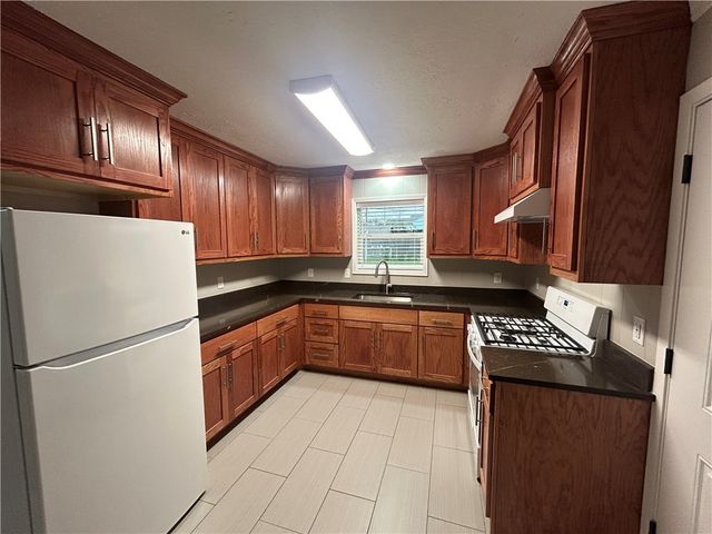 916 South Gordon Street, Bryan, TX 77802