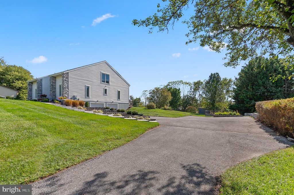 4239 GLENVILLE RD, Glen Rock, PA 17327