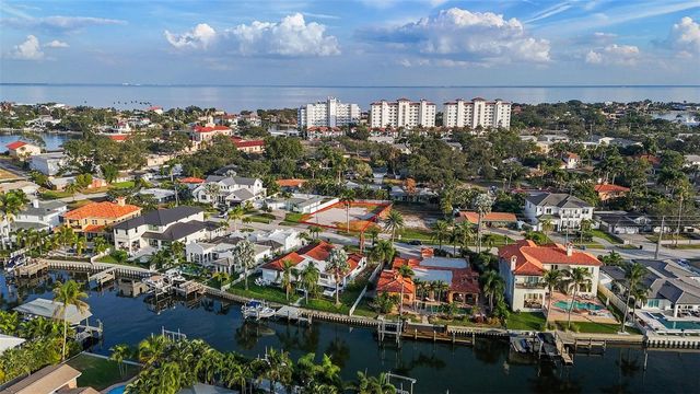 1235 CORDOVA BOULEVARD NE, St Petersburg, FL 33704