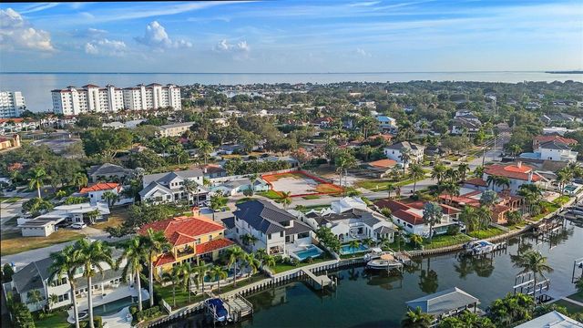 1235 CORDOVA BOULEVARD NE, St Petersburg, FL 33704