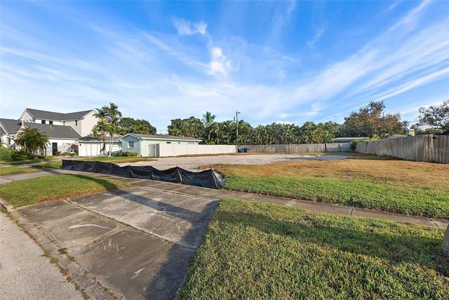 1235 CORDOVA BOULEVARD NE, St Petersburg, FL 33704