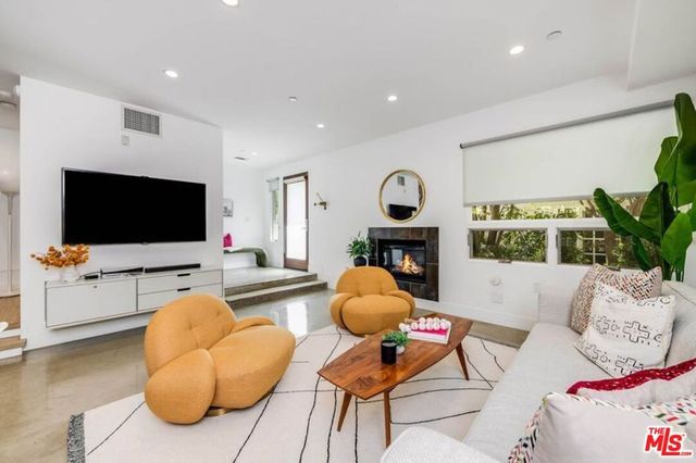 811 19th Street 3, Santa Monica, CA 90403