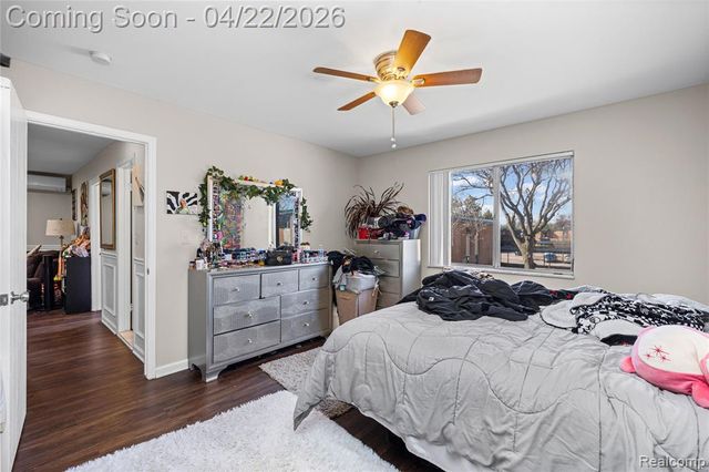 1840 Axtell Drive 8, Troy, MI 48084