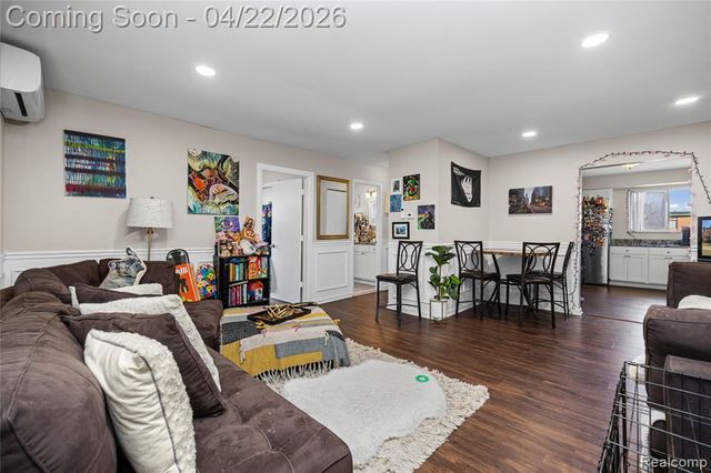 1840 Axtell Drive 8, Troy, MI 48084