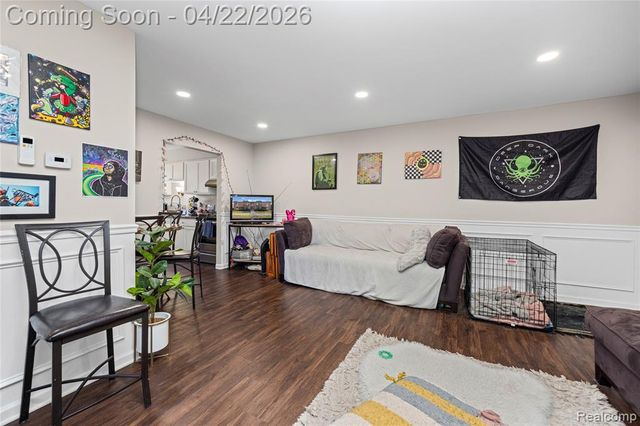 1840 Axtell Drive 8, Troy, MI 48084