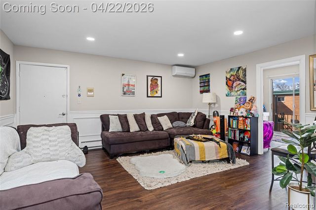 1840 Axtell Drive 8, Troy, MI 48084