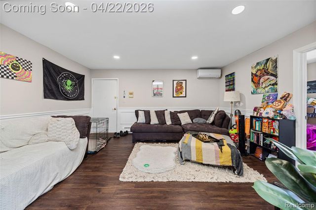 1840 Axtell Drive 8, Troy, MI 48084