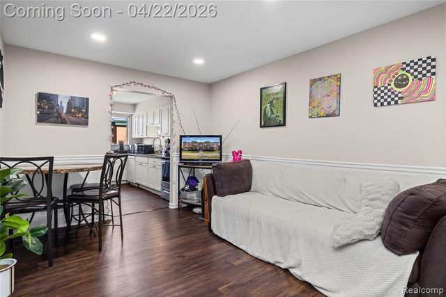 1840 Axtell Drive 8, Troy, MI 48084