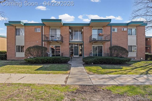 1840 Axtell Drive 8, Troy, MI 48084