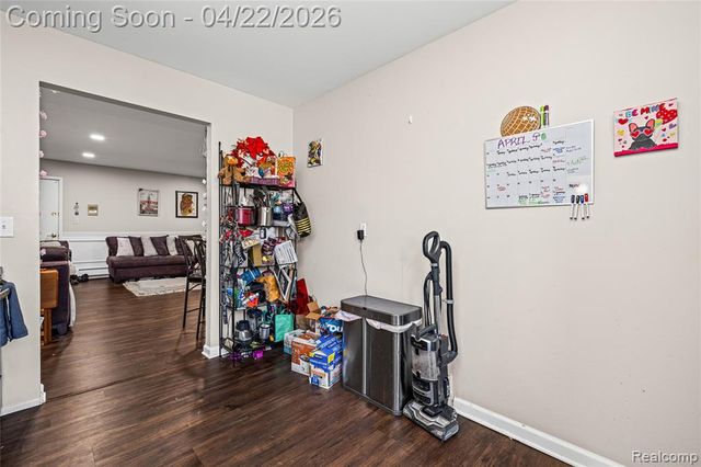 1840 Axtell Drive 8, Troy, MI 48084