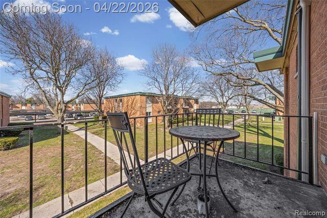 1840 Axtell Drive 8, Troy, MI 48084