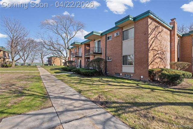 1840 Axtell Drive 8, Troy, MI 48084